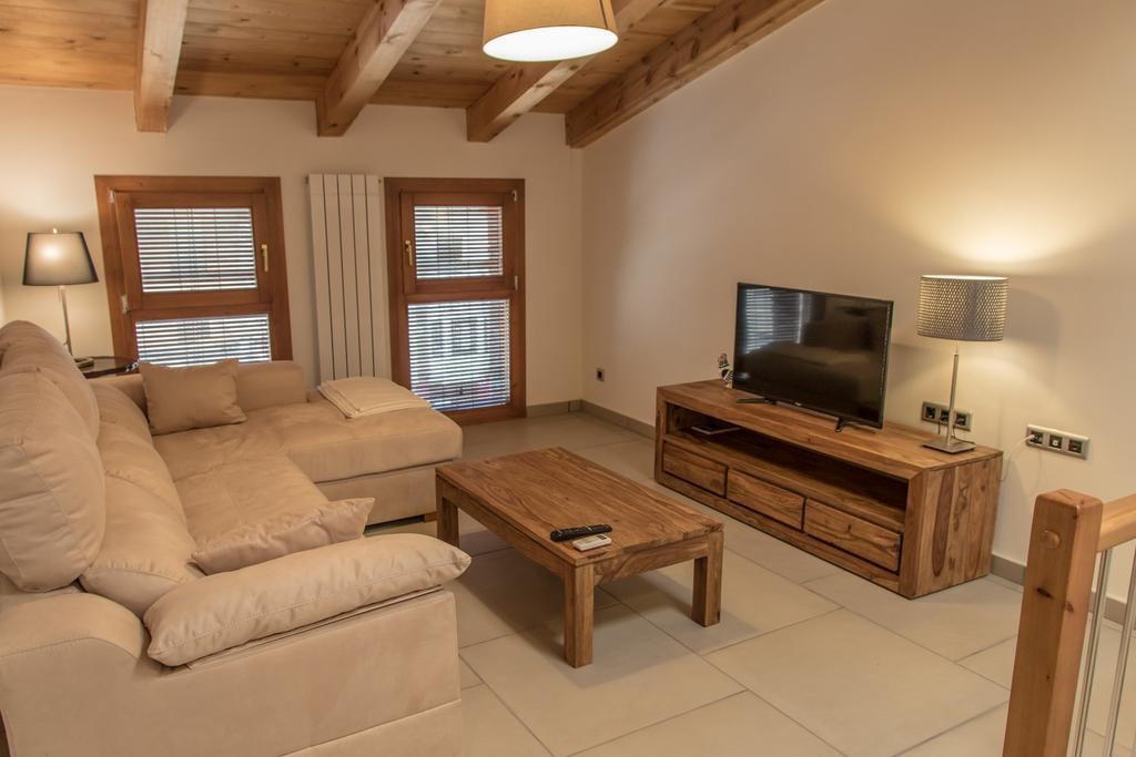 Plaza Apartamentos Binéfar 外观 照片